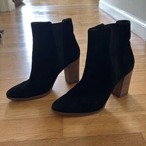 Black suede booties/ankle boots with natural colored heel - Nine West - size 7.5